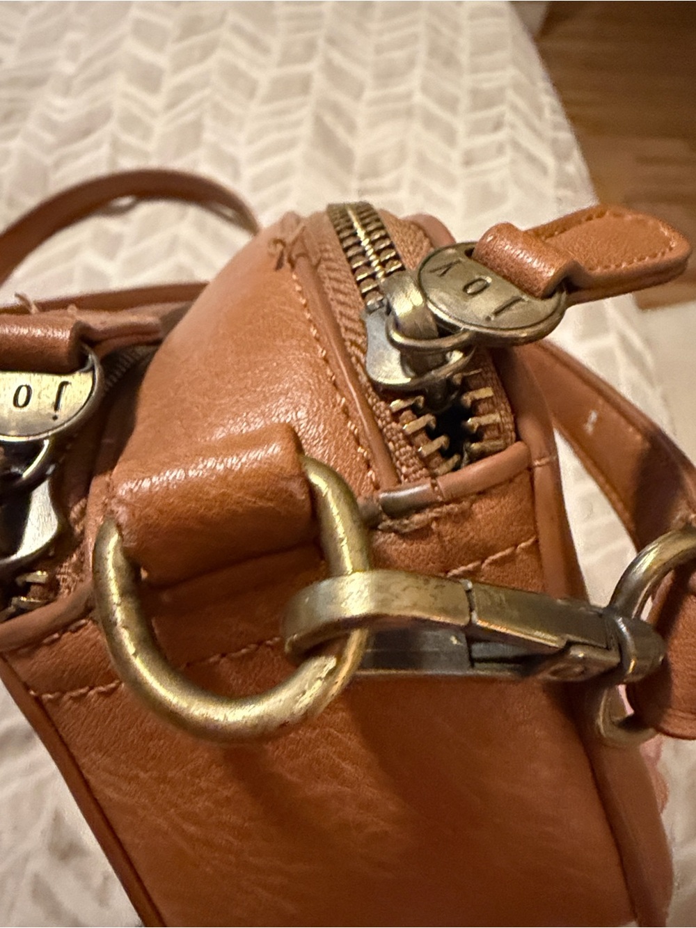 Joy Susan Tan Leather Crossbody with Striped Interior - Picture 3 of 5